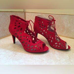 Sz 12W faux suede heels new never worn